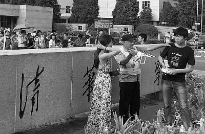 男生用无人机向清华女生表白 校保安&ldquo;劫机&rdquo;