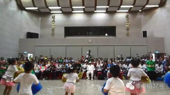 ▲&ldquo;血水圣灵&rdquo;夏令特会上出现大量未成年人。 &ldquo;血水圣灵&rdquo;活动视频截图