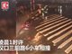 监拍武汉汉口惨烈车祸视频 6车连环撞2车激烈燃烧致2死4伤